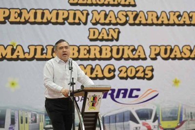 Anthony ketika berucap pada Majlis Perjumpaan bersama Pemimpin Masyarakat dan Majlis Berbuka Puasa di Dewan Komuniti Taman Coral Height, Sikamat hari ini.
-- fotoBERNAMA (2025) HAK CIPTA TERPELIHARA