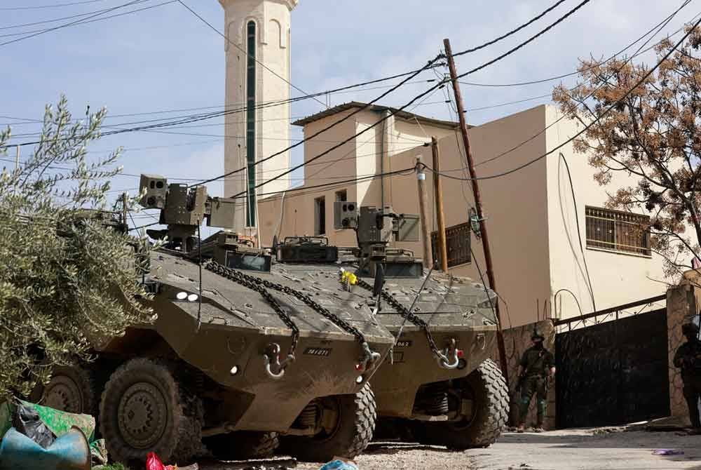 Kehadiran tentera IDF bersama unIit kereta kebal di sekitar Tebing Barat menyebabkan penduduk Palestin sentiasa ketakutan.