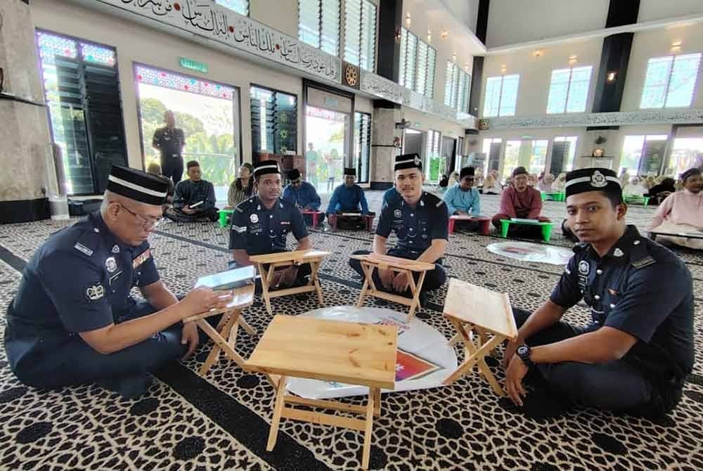 Anggota PDRM yang turut hadir menyemarakkan program.