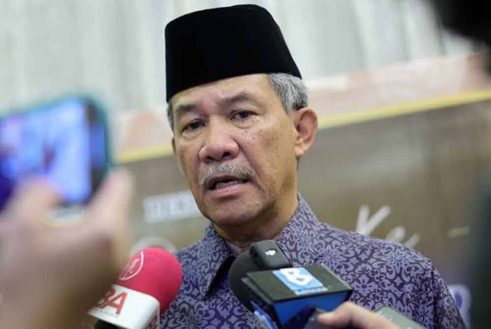 Mohamad ketika ditemui media selepas Majlis Khatam Al-Quran di Dewan Pekerti hari ini. Foto Bernama