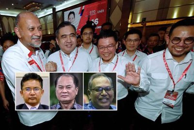 Bekas Naib Pengerusi Kebangsaan Parti Tindakan Demokratik (DAP), Gobind Singh Deo (kiri) bersalaman bersama bekas Setiausaha Agung DAP, Anthony Loke (dua dari kiri) selepas menerima undian tertinggi pada pemilihan Jawatankuasa Tertinggi Pusat DAP pada Kongres Ke-18 DAP di Pusat Konvensyen Ideal (IDCC) Seksyen 15, pada Ahad. Foto Bernama. Gambar kecil: Kamarul Zaman (kiri), Ronnie Liu, M Periasamy