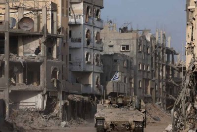 Tentera Israel dakwa pihaknya melakukan serangan di Semenanjung Gaza. Foto Reuters