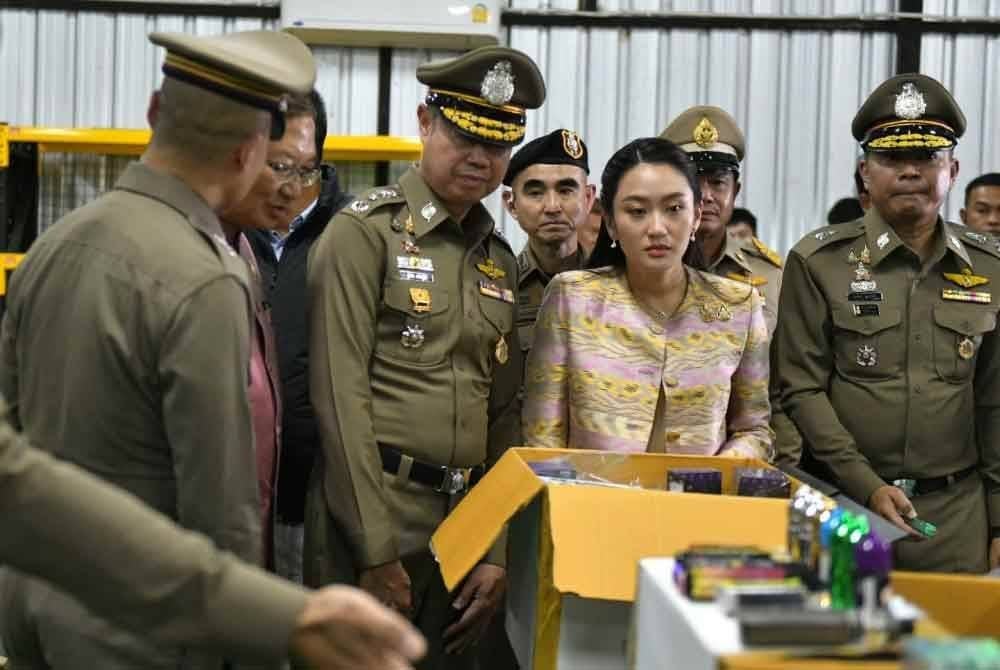 Paetongtarn memuji polis atas usaha bersepadu mereka, yang berjaya mematahkan operasi e-rokok.
