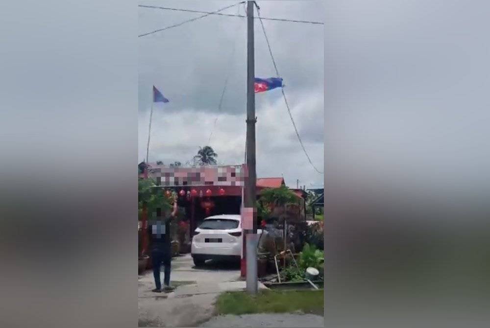 Tangkap layar tular menunjukkan bendera Johor yang terbalik di sebuah tokong di Jalan Kukup.