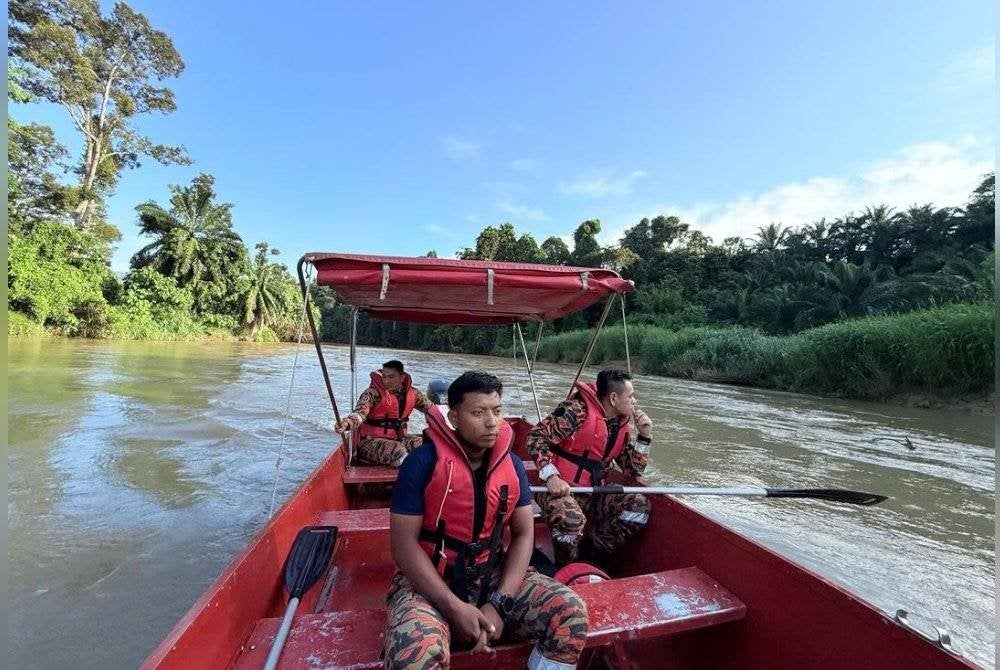 Pasukan bomba memulakan operasi SAR selepas menerima maklumat lelaki dikhuatiri lemas selepas terjatuh sungai di Sungai Siput. Foto ihsan Bomba Perak