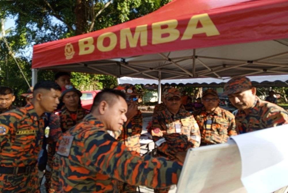 Operasi SAR diaktifkan selepas menerima maklumat seorang lelaki dihanyutkan arus ketika memukat ikan di Sungai Pelus, Kampung Kuala Chenein, Sungai Siput pada Rabu. Foto ihsan Bomba Perak