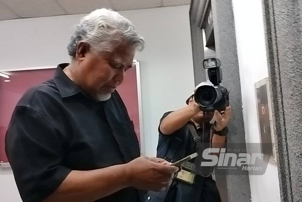 Mahkamah Majistret di sini pada Rabu melepas tanpa membebaskan (DNAA) seorang warga emas yang menampar seorang lelaki bukan Muslim di sebuah kedai serbaneka di pusat membeli-belah di sini pada Ahad lalu.