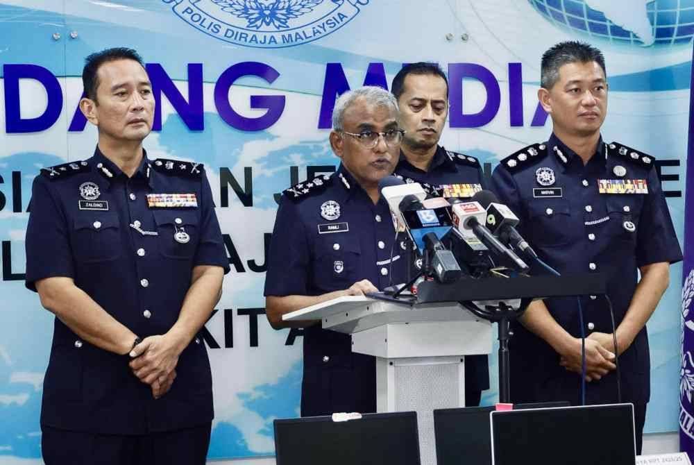 Ramli (dua kiri) pada sidang akhbar di Pejabat JSJK, Menara KPJ, di sini, pada Rabu.