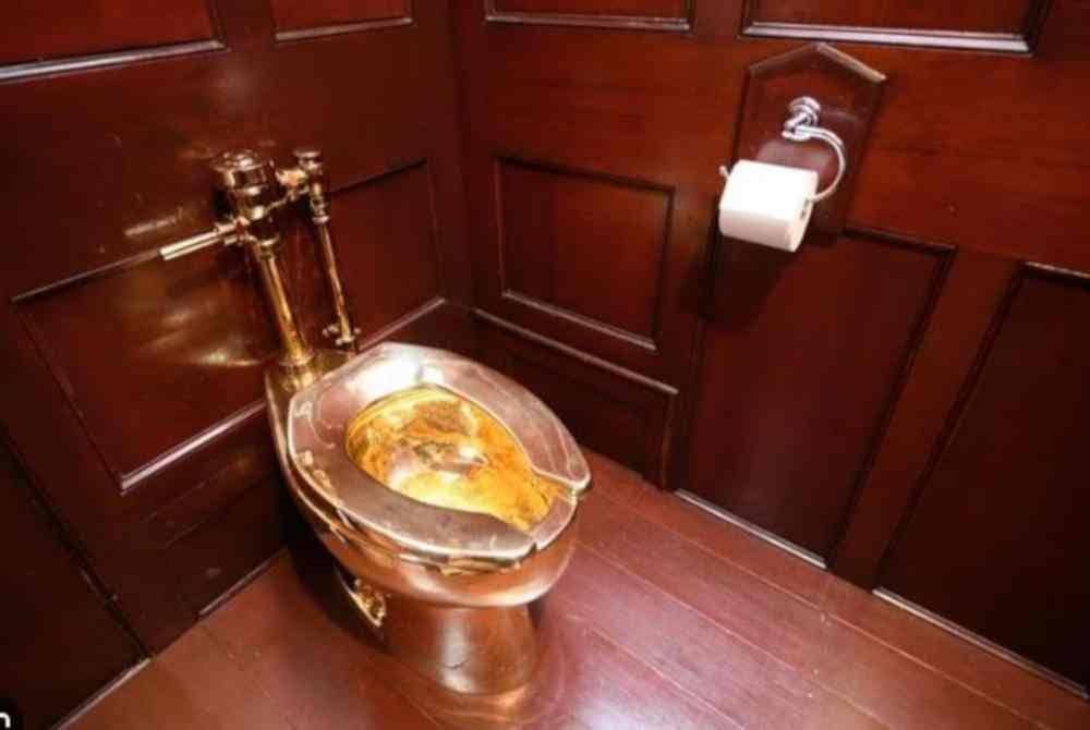 Tandas emas bernilai £4.75 juta (AS$6.17 juta) yang dicuri dari Istana Blenheim di selatan England. Foto Agensi