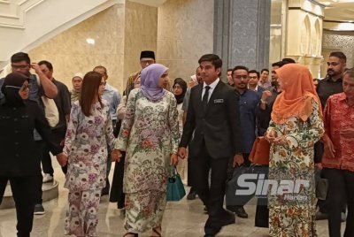  Kehadiran Bella Astillah ke Mahkamah Rayuan di sini pada Rabu, mencuri perhatian ramai apabila selebriti itu dilihat berada di samping Ahli Parlimen Muar, Syed Saddiq Syed Abdul Rahman.