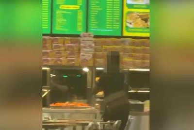 Tangkap layar video tular yang dimuat naik menerusi aplikasi X pada Selasa.