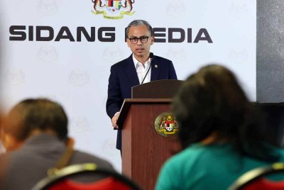 Fahmi merangkap jurucakap Kerajaan Perpaduan ketika sidang media mingguan Kabinet di Kementerian Komunikasi pada Rabu. Foto Bernama