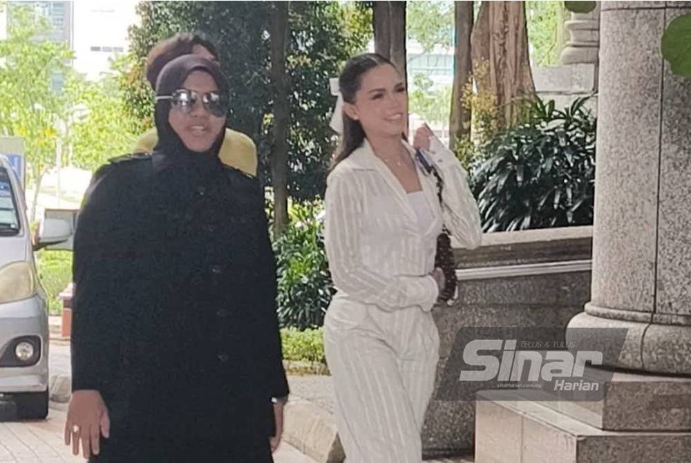 Bella hadir pada hari kedua, bagi memberi sokongan kepada Syed Saddiq di Mahkamah Rayuan pada Khamis.