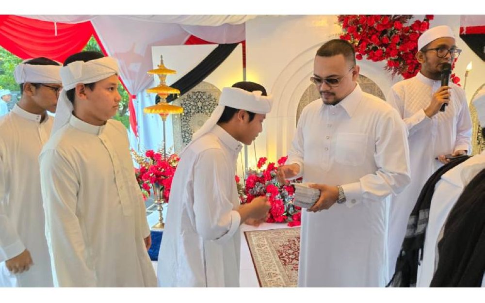 Pada majlis berbuka puasa itu juga, DMS Motor menyampaikan sumbangan duit raya, baju raya dan barangan keperluan bernilai hampir RM50,000.