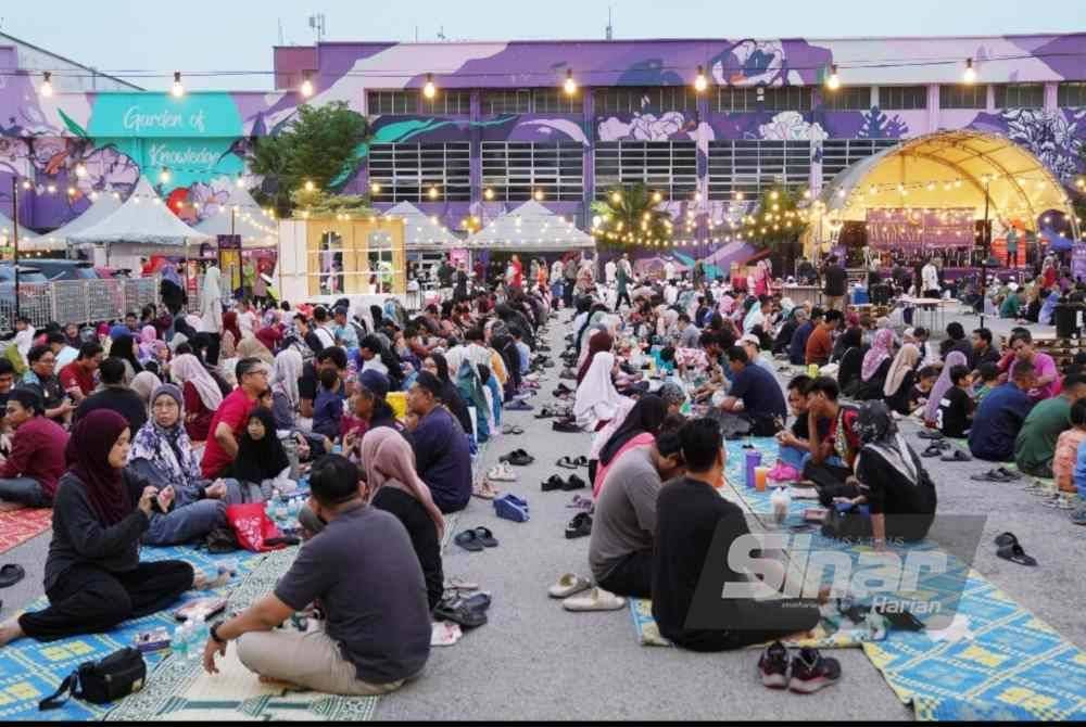 Suasana meriah Program Iftar Ala Madinah menghimpunkan masyarakat pelbagai latar belakang untuk berbuka puasa dalam suasana harmoni dan penuh keberkatan.