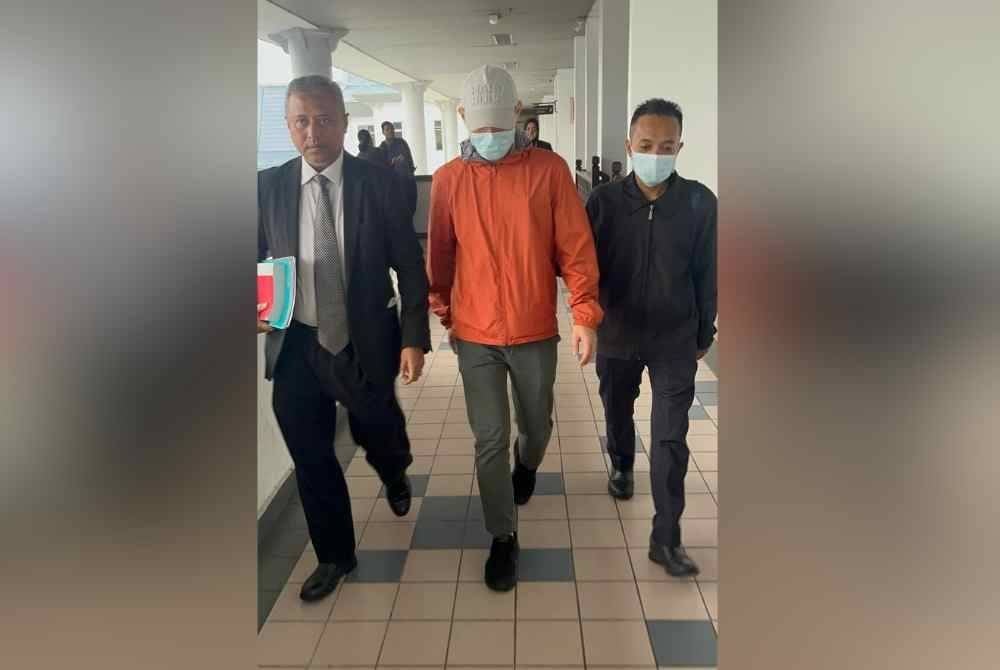 Chin Chai dituduh mengemukakan dokumen mengandungi butiran matan palsu bernilai RM24,000 di Mahkamah Sesyen Melaka pada Rabu.