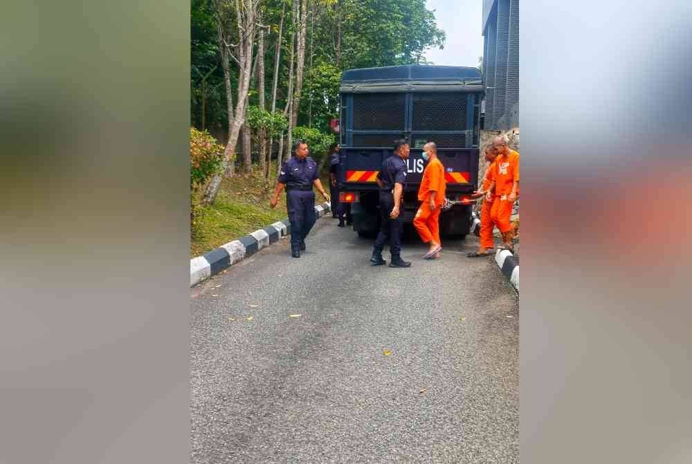 Tertuduh (dua dari kanan) dipenjara enam bulan selepas mengaku bersalah menampar isterinya.
Foto Sinar Harian