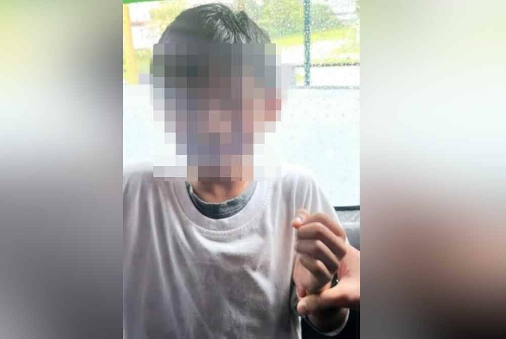 Kanak-kanak lelaki tujuh tahun menangis selepas didakwa dilempang seorang lelaki dewasa dalam kejadian di sebuah sekolah di Jalan Jalan Abdul Rahman. - Foto tular