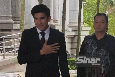 Syed Saddiq hadir ke Mahkamah Rayuan pada Khamis berhubung rayuannya bagi mengetepikan sabitan dan hukuman penjara tujuh tahun dengan dua sebatan serta denda RM10 juta kerana bersubahat melakukan pecah amanah, salah guna harta dan pengubahan wang haram membabitkan dana Armada.