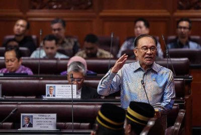 Perdana Menteri merangkap Menteri Kewangan, Datuk Seri Anwar Ibrahim pada Mesyuarat Pertama Penggal Keempat Parlimen ke-15 di Dewan Negara pada Khamis. Foto Bernama