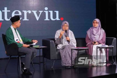 Norsyamimi (kanan) ketika menjadi panelis program Interviu bertajuk 10 Tahun World #QuranHour yang disiarkan secara langsung di semua platform digital Sinar Harian pada Khamis. - FOTO: MOHD HALIM ABDUL WAHID
