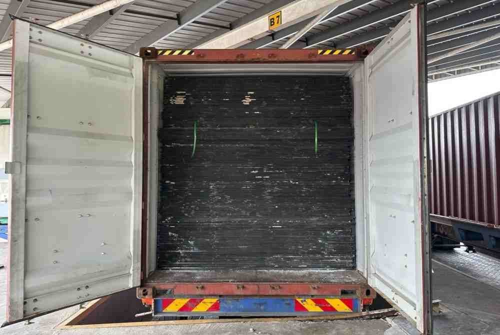 Nilai sitaan dianggarkan bernilai RM6.22 juta hasil operasi yang dijalankan terhadap kontena berukuran 12 meter.