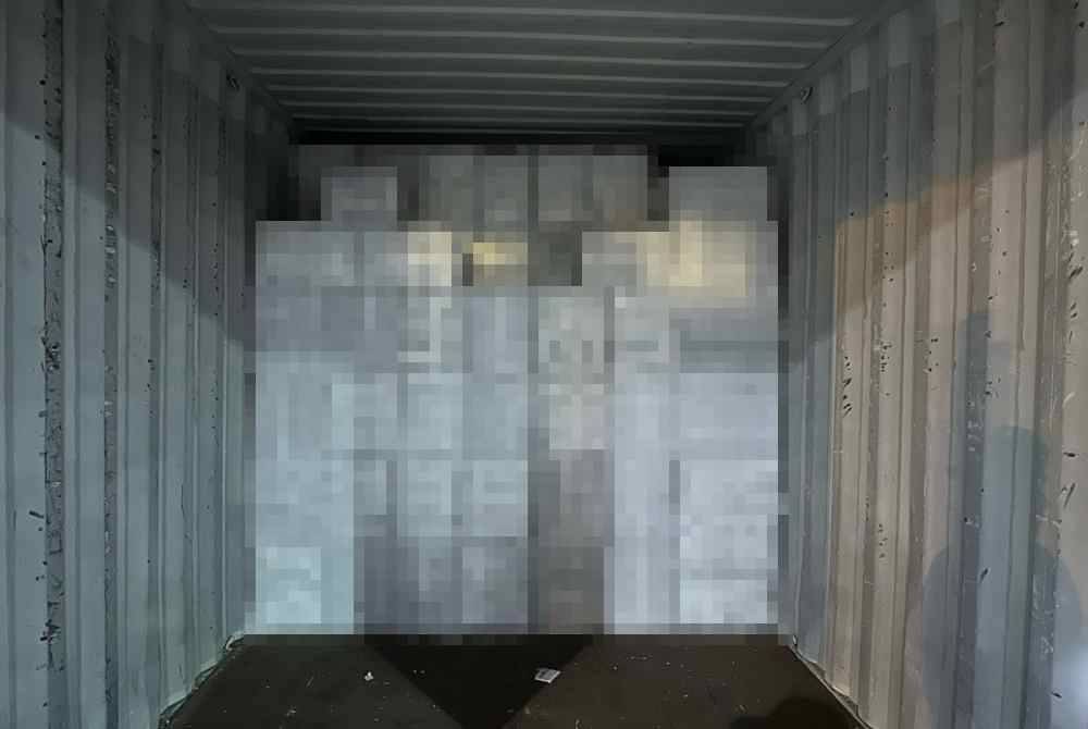 JKDM Johor berjaya menggagalkan cubaan menyeludup 6.7 juta batang rokok tidak berkastam yang disorok dalam sebuah kontena di Pelabuhan Tanjung Pelepas.