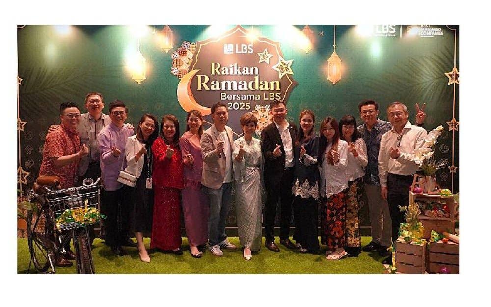 Majlis Berbuka Puasa - Raikan Ramadan Bersama LBS 2025 turut dihadiri rakan-rakan niaga dari sektor perbankan, undang-undang dan media.