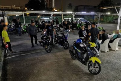 Antara penunggang motosikal yang ditahan dalam operasi JPJ Wilayah Persekutuan Kuala Lumpur, di sini, pada Khamis.