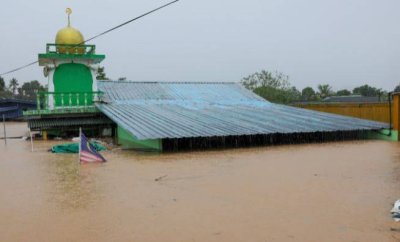 Keadaan Surau Al-Hijrah Kampung Pasir Tebrau ditenggelami air akibat banjir di Kampung Pasir Tebrau berikutan hujan beterusan sejak 19 Mac. Foto fail Bernama
