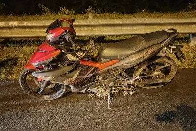 Keadaan motosikal ditunggang mangsa. Foto IPD Kota Tinggi