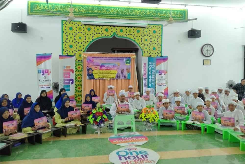 Buat pertama kalinya Rumah Ngaji Komuniti Teluk Muroh berkolaborasi dengan Pondok Hidayatullah menganjurkan program World #QuranHour di Tanjung Kepah, Batu 8, Lekir pada Rabu.