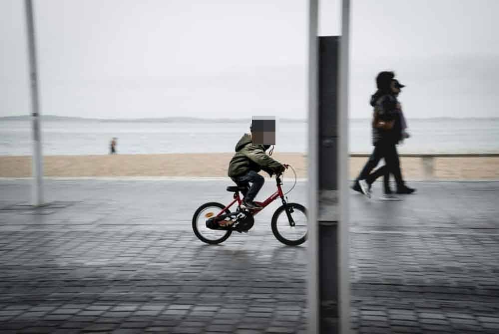 Seorang wanita warga emas maut selepas dirempuh kanak-kanak lelaki berusia lima tahun yang sedang belajar menunggang basikal di sebuah taman awam di Milan. Foto: Agensi