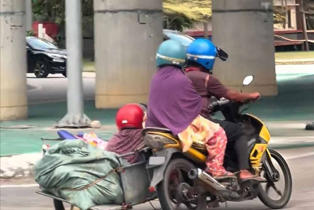 Nik Surina memberitahu, lebih menyedihkan lagi apabila ada pihak menganggap mereka pengemis serta video yang tular seakan-akan seperti memohon simpati sedangkan itu adalah kerja hakiki mereka sekeluarga.