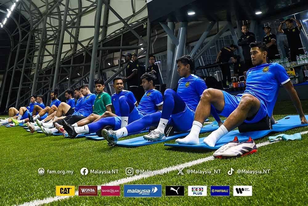Pemain Harimau Malaya giat menjalani latihan di Pusat Latihan Seri Gelam, Johor Baharu, sebagai persediaan berdepan Nepal dalam aksi Kumpulan F Pusingan Ketiga Kelayakan Piala Asia 2027. Foto Facebook Malaysia NT