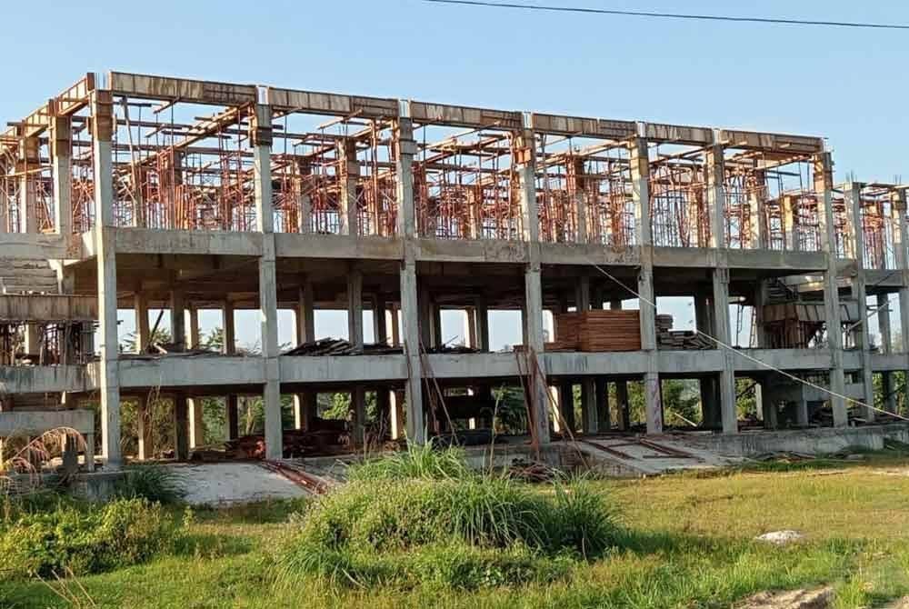 Masjid Tahfiz Al-Ayubi, Kota Siti Mariam di Pasir Mas mampu menampung 600 jemaah pada satu masa apabila siap.