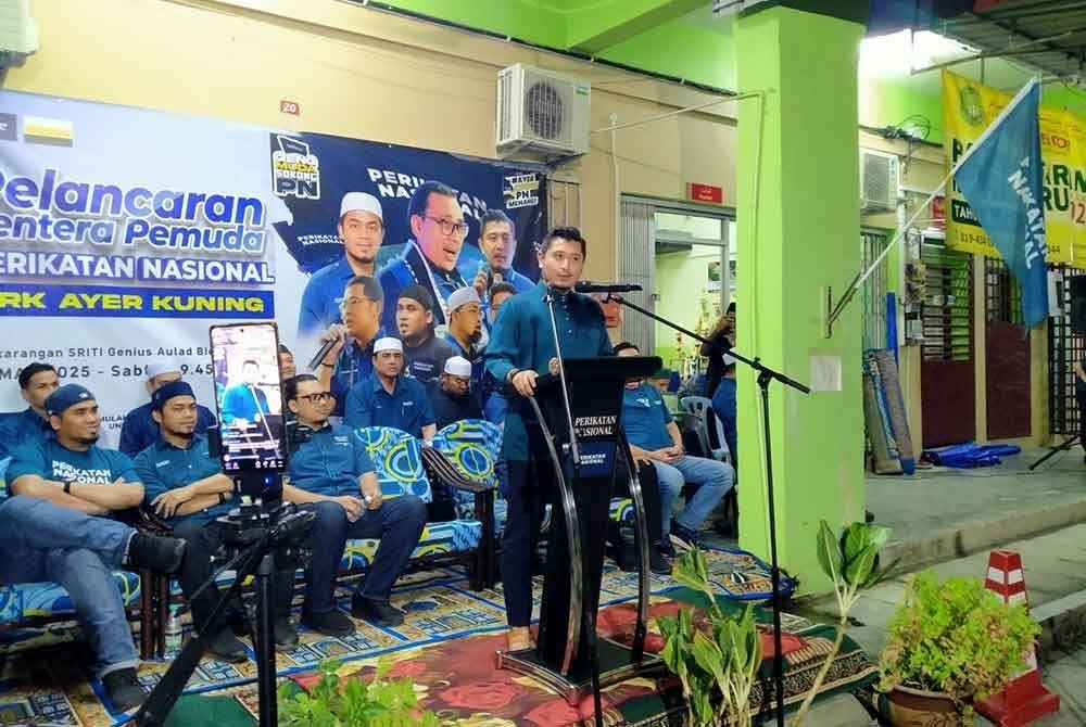 Muhammad Hilman ketika menyampaikan ucapan sempena Pelancaran Jentera Pilihan Raya Pemuda PN N.48 Ayer Kuning di sini pada malam Sabtu.