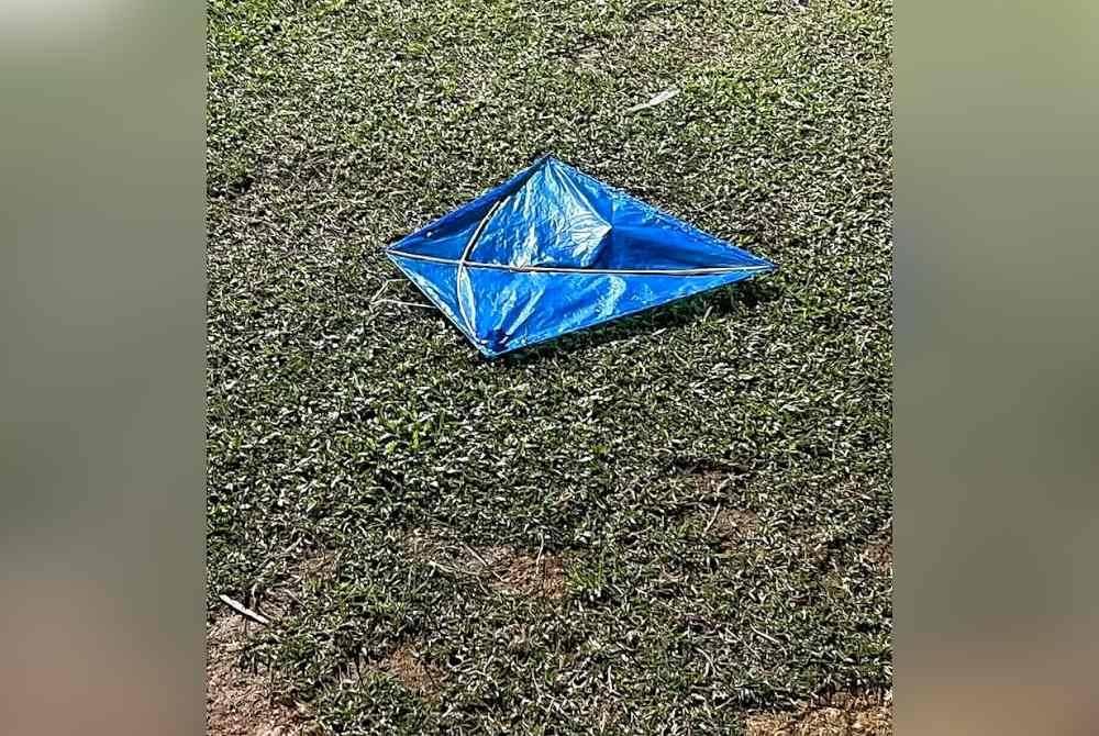 Layang-layang yang terdapat di lokasi kejadian.