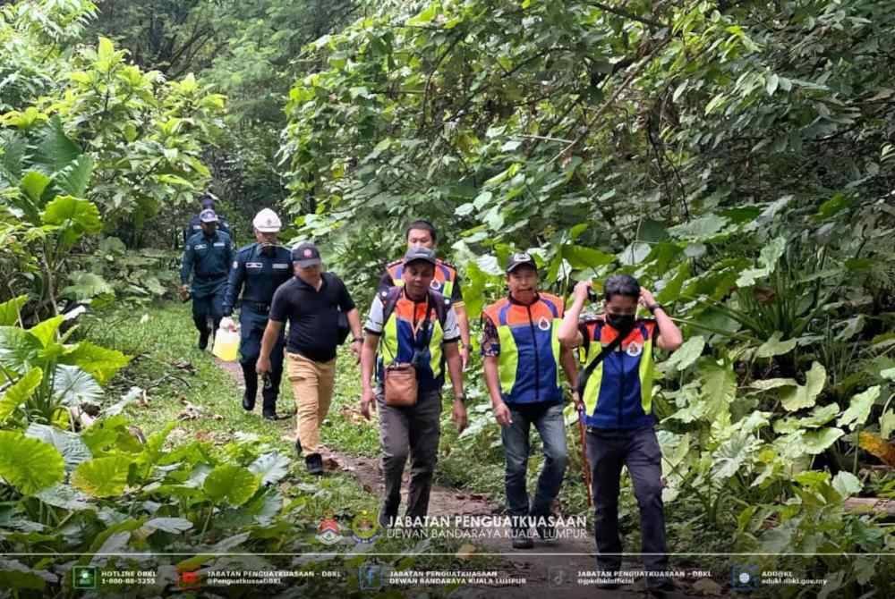 Dalam operasi diketuai oleh PDRM itu, pihak berkuasa mengesan sembilan unit struktur kediaman haram yang dibina. Foto Unit Media DBKL
