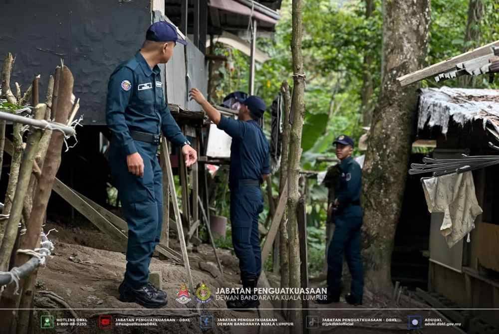 Operasi ini adalah sebahagian daripada usaha berterusan DBKL dan agensi berkaitan dalam memastikan kawasan bandar tidak diceroboh secara haram.
