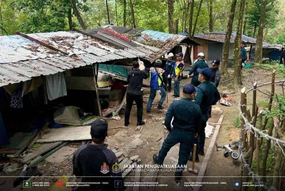 Ops Ceroboh dilaksanakan bagi membanteras penempatan haram didiami warga asing di sekitar Wilayah Persekutuan Kuala Lumpur. Foto Unit Media DBKL