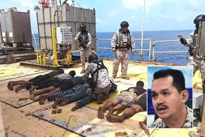 Tujuh warg asing ditahan Maritim Malaysia kerana mencuri di pelantar minyak Terengganu. Gambar kecil: Khairulanuar