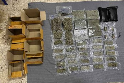 Empat lelaki bertindak melarikan diri ke negara jiran menggunakan perahu dan meninggalkan 16.6 kg dadah dipercayai ganja semasa diserbu oleh Batalion 9 PGA Kuala Terengganu di dua lokasi berasingan di Rantau Panjang semasa penugasan Op Taring Wawasan pada Jumaat.