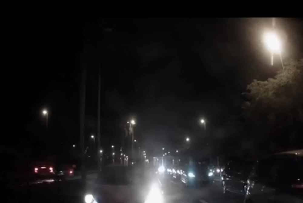 Penunggang motosikal terbabit kemudiannya dirempuh sebuah kenderaan pacuan empat roda dalam kejadian pada 8 Mac itu.