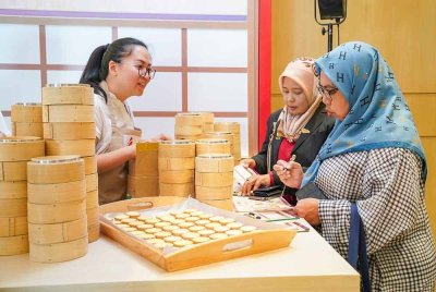 Perkhidmatan hotel dan makanan halal semakin berkembang di Hong Kong.