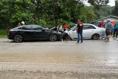 Kemalangan di Kampung Lepan Anjung, Kuala Krai pada Ahad mengakibatkan seorang kanak-kanak lelaki maut. FOTO: IHSAN PDRM 