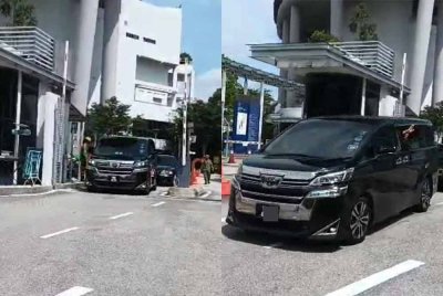 Kenderaan yang membawa Ismail Sabri keluar dari Ibu Pejabat SPRM di Putrajaya pada Isnin.