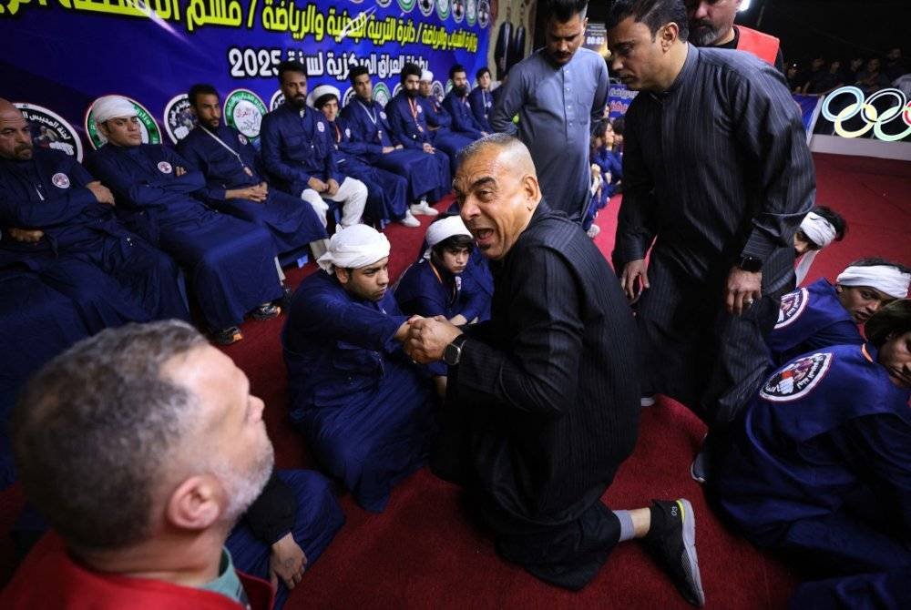 Kapten setiap pasukan memainkan peranan penting dalam permainan warisan itu.