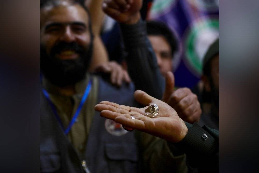 Cincin yang perlu diteka pihak lawan.