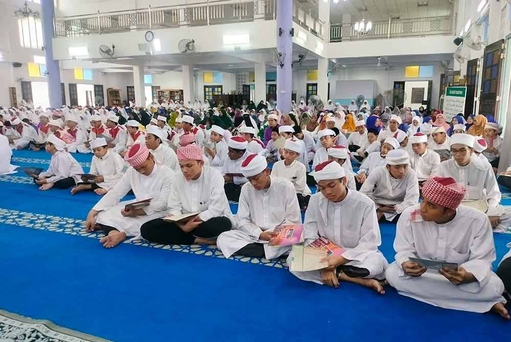 World #QuranHour di Masjid Al-Ehsan Parit Jawa, Muar mendapat sambutan baik dari penduduk setempat dan dari luar daerah.